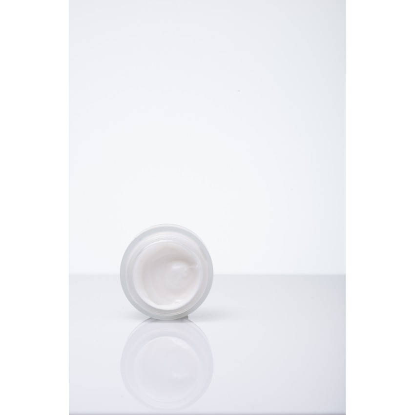 Moisturizing cream with mastic oil and olive oil