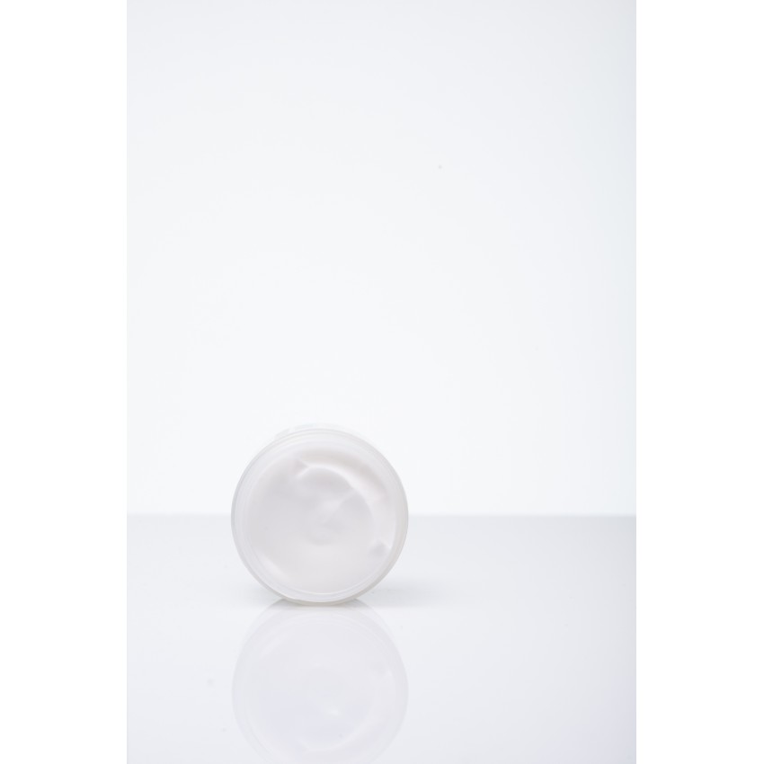 Moisturizing face cream with aloe vera